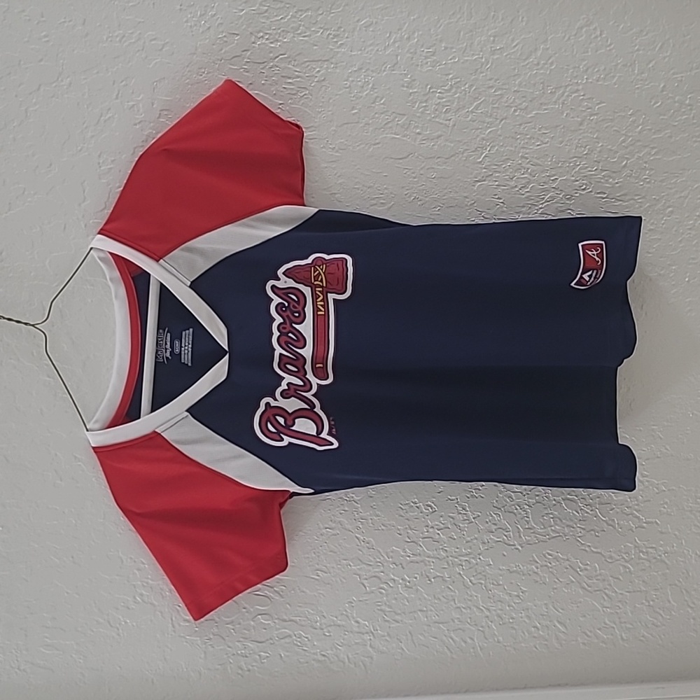 Atlanta Braves Shirt or Jersey. Very nice fabric.  Women’s Size Small